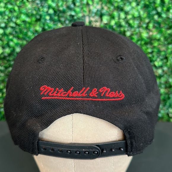 Mitchell & Ness Black Miami Heat SnapBack Hat with Red Logo & Heat under brim! - Picture 3 of 6